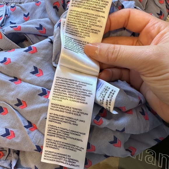 *Levis Button Down Long Sleeve Shirt - Picture 7 of 9